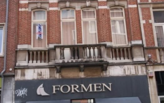 Goed gelegen handelspand met woonst